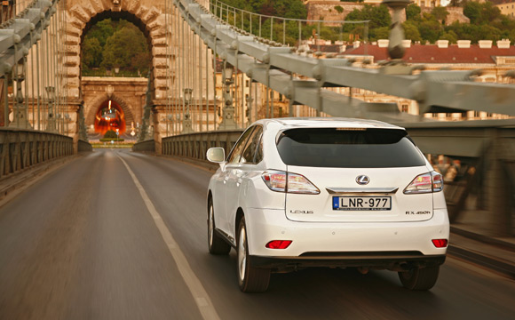 Forrás: Lexus Forrás: Lexus