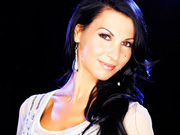 M�nik�b�l egy igazi c�mlapl�ny lett